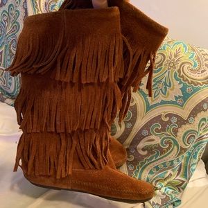 fringe boots!!